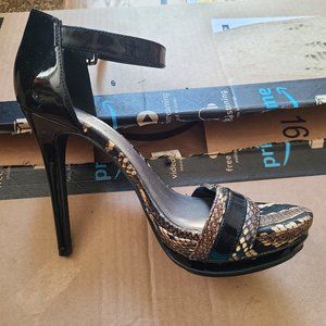 New heel sandals size 5.5 snake skin